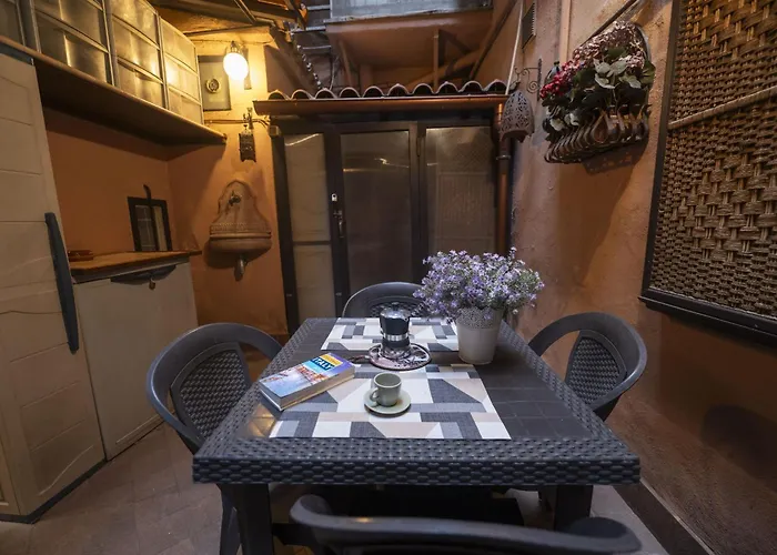 Romantic Piazza Navona Hideaway *